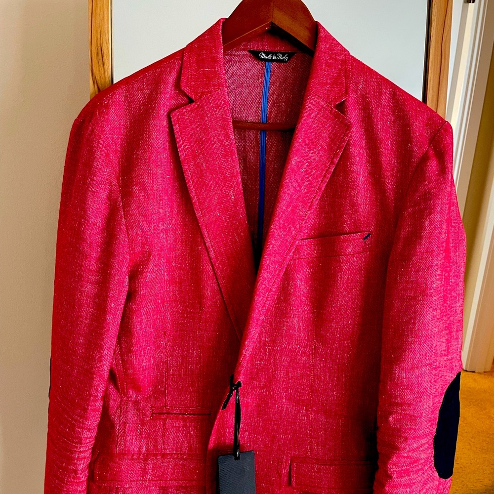 Just bought this great suit jacket this summer in Italy, worn once, slim size 42